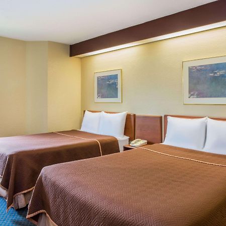 Travelodge By Wyndham Fort Myers Airport Exterior foto
