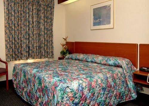 Travelodge By Wyndham Fort Myers Airport Exterior foto