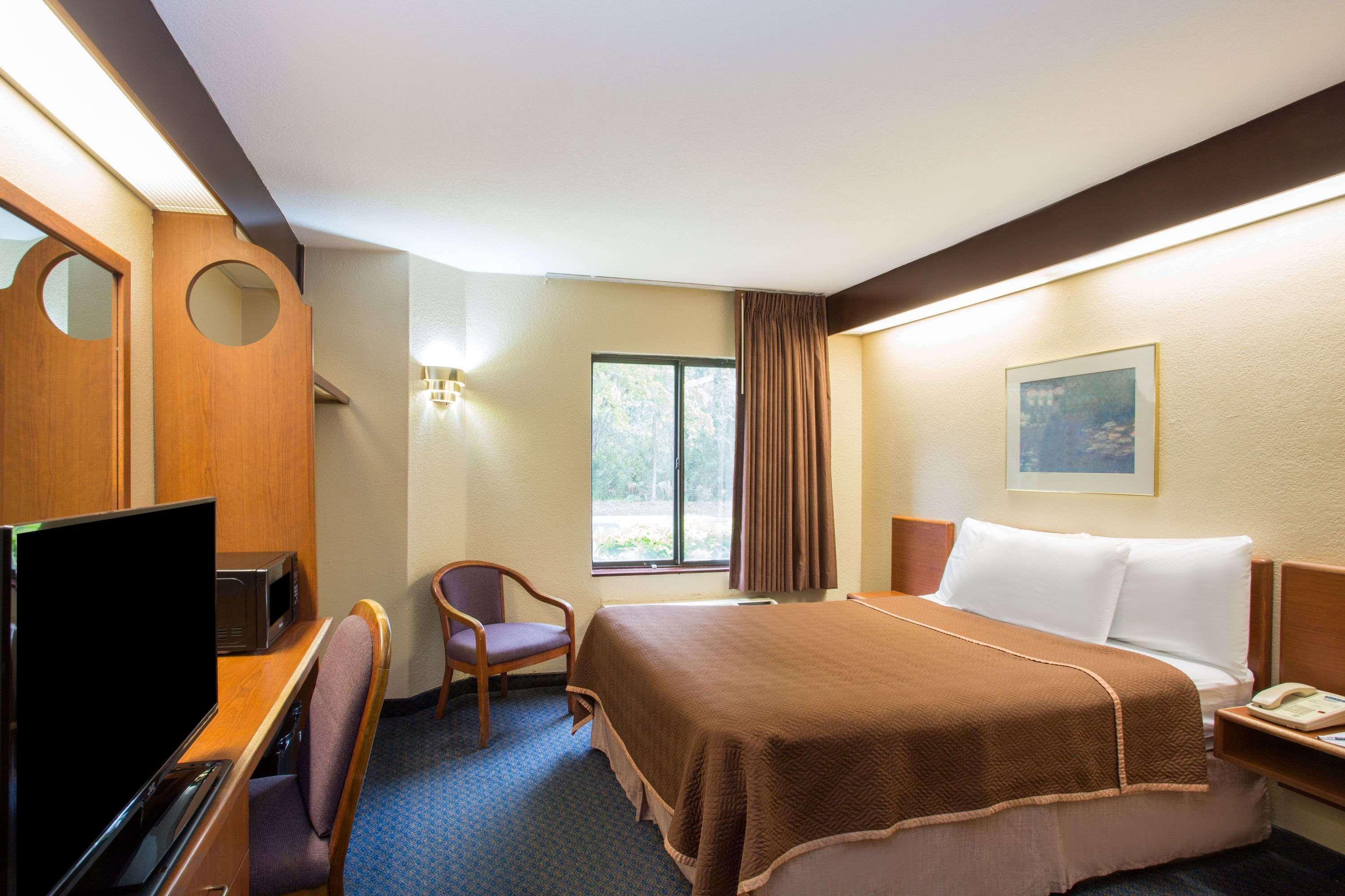Travelodge By Wyndham Fort Myers Airport Exterior foto