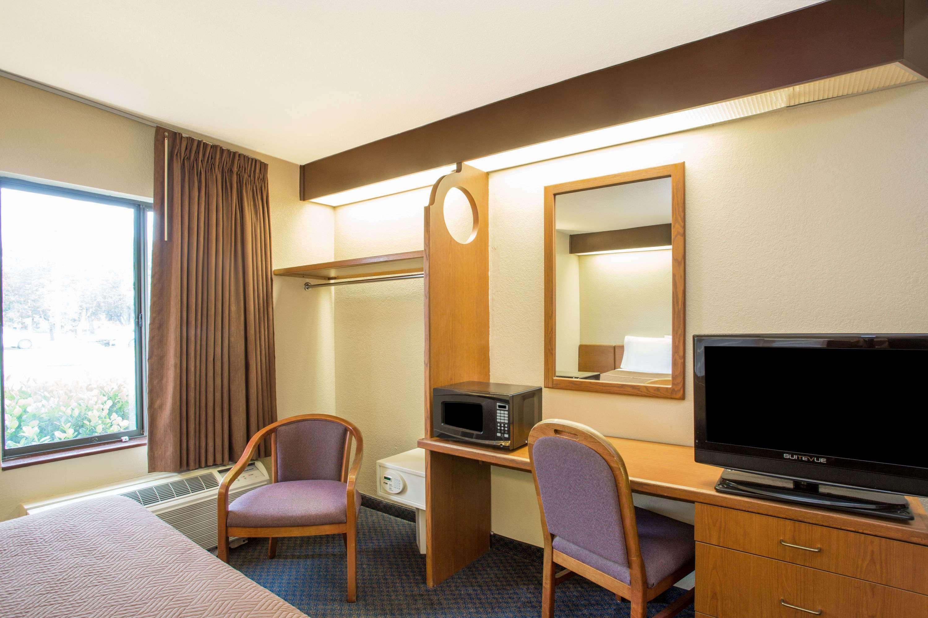 Travelodge By Wyndham Fort Myers Airport Exterior foto
