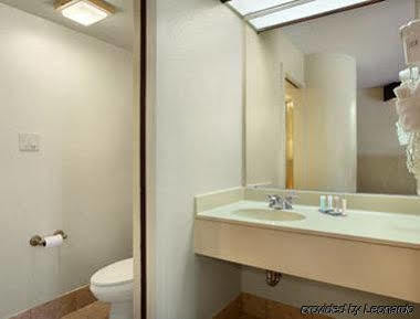 Travelodge By Wyndham Fort Myers Airport Exterior foto