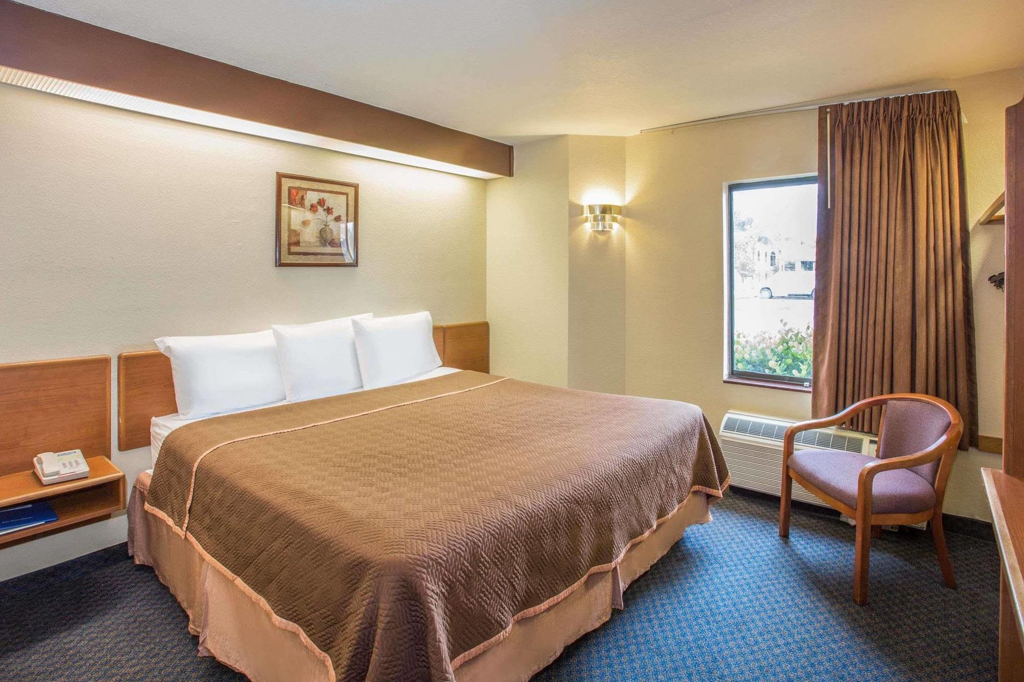 Travelodge By Wyndham Fort Myers Airport Exterior foto